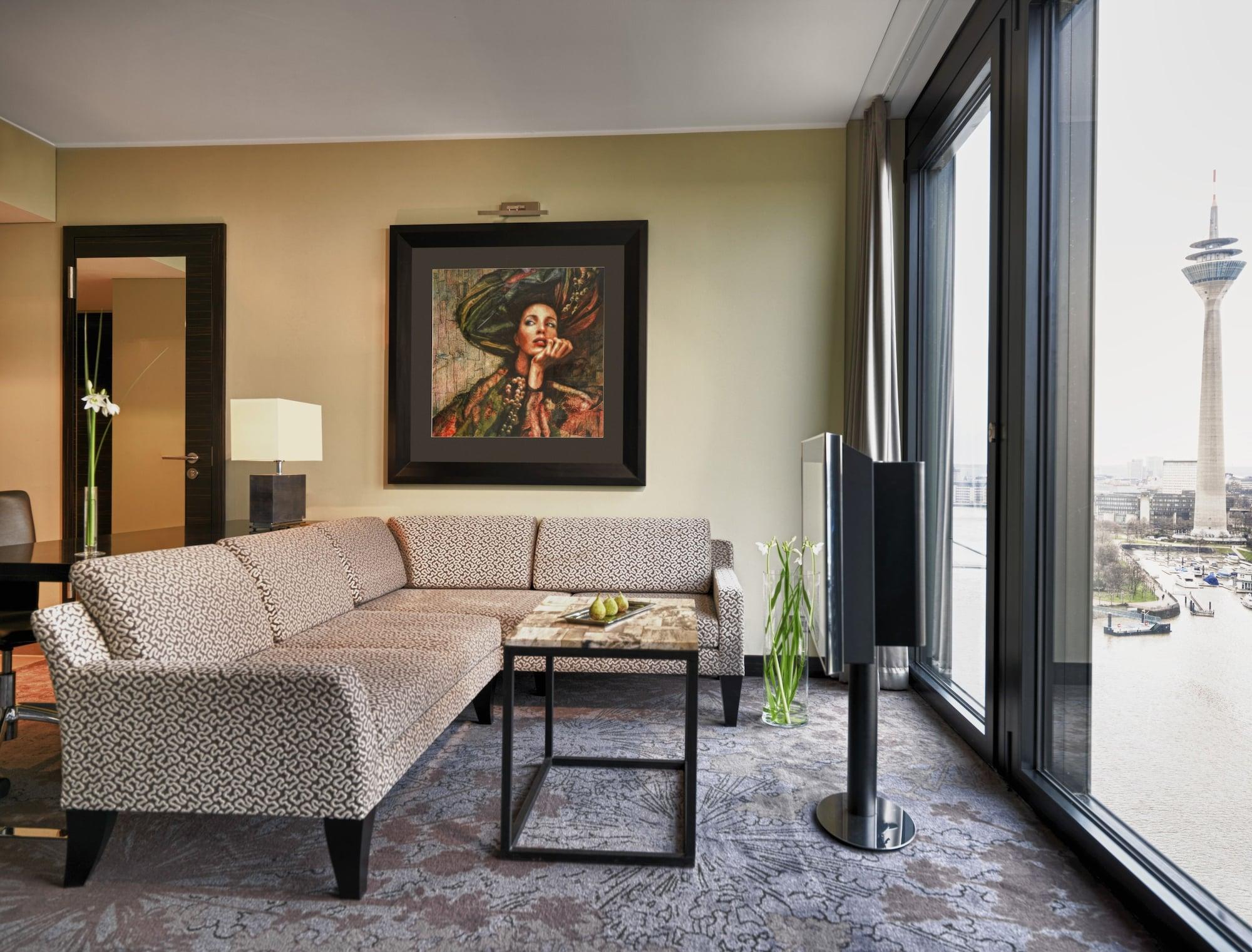 Hyatt Regency Dusseldorf Hotel Luaran gambar A suite at the InterContinental Berlin