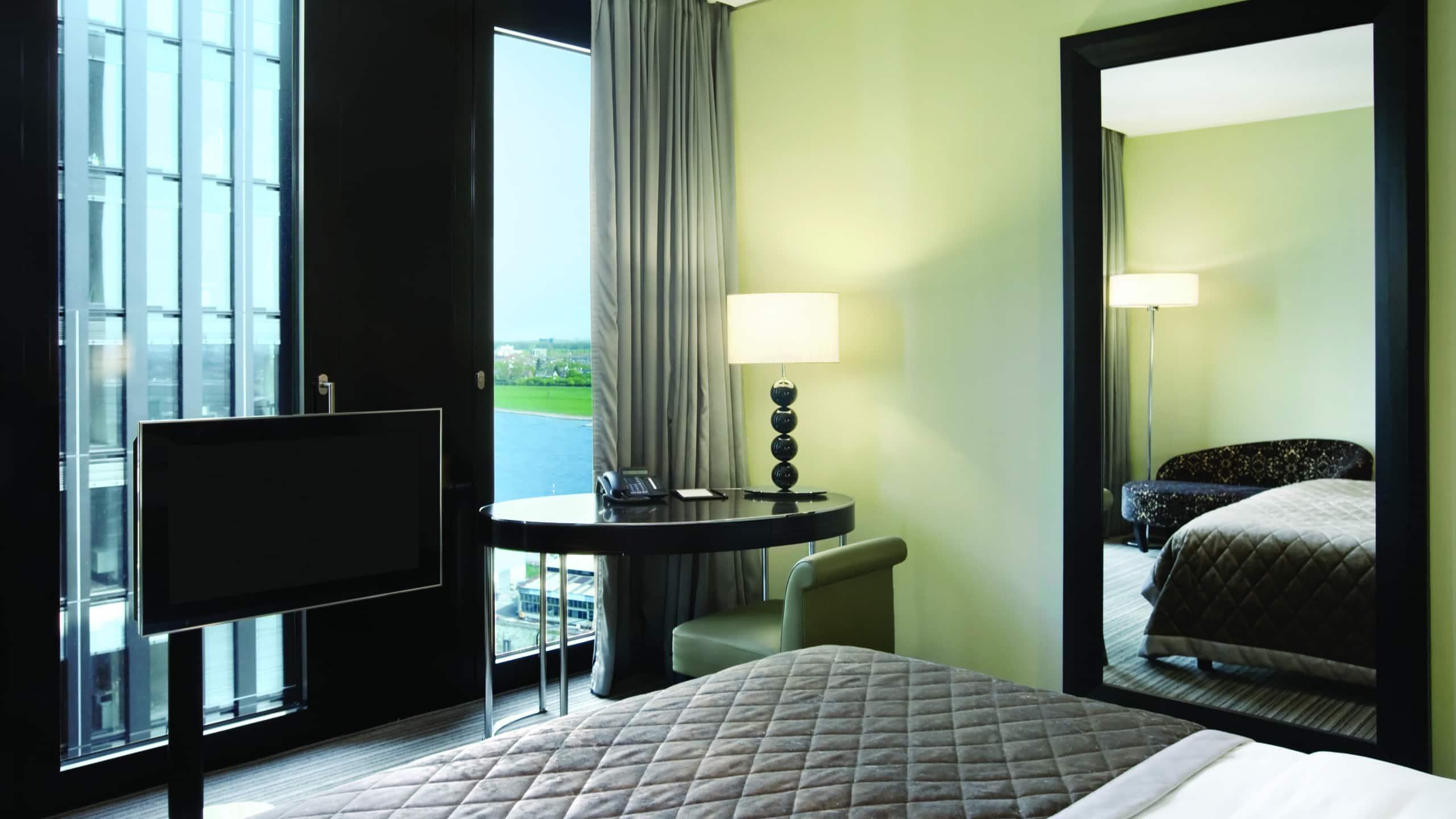 Hyatt Regency Dusseldorf Hotel Luaran gambar A room at the hotel