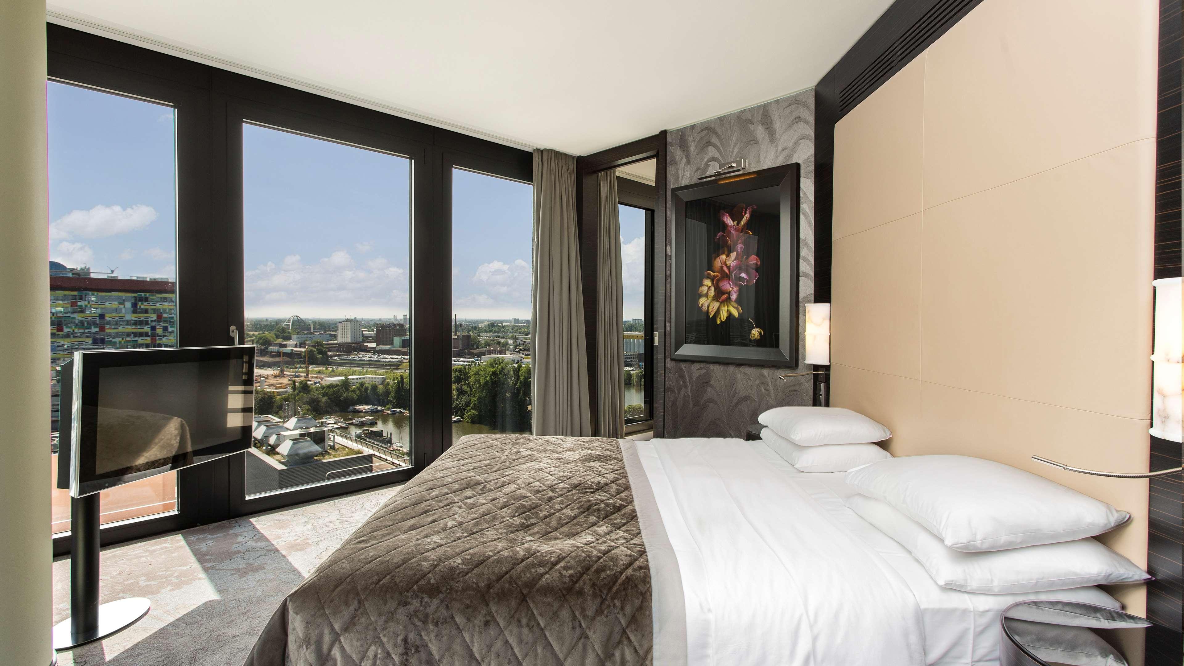 Hyatt Regency Dusseldorf Hotel Luaran gambar A bedroom at the hotel