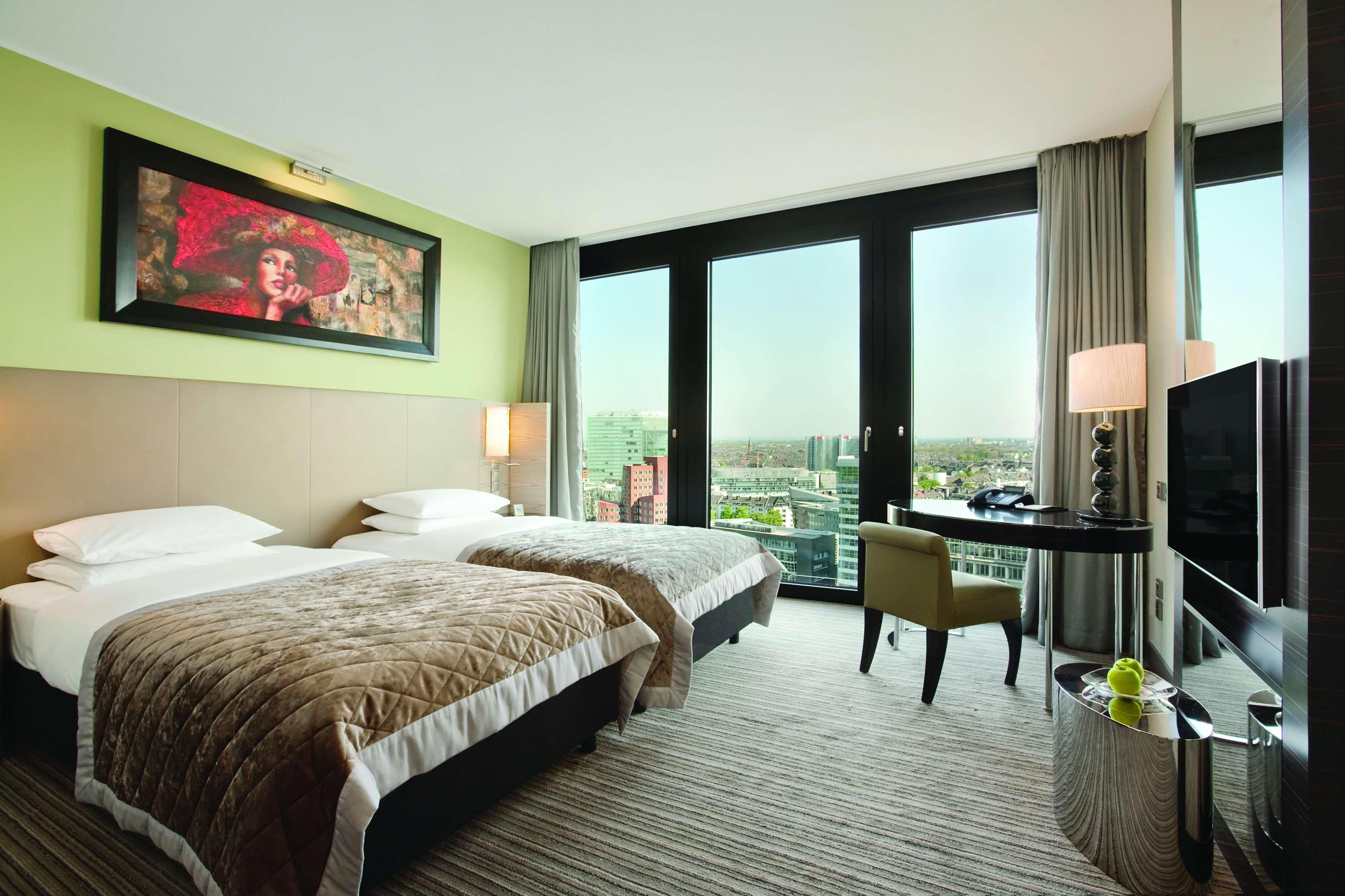 Hyatt Regency Dusseldorf Hotel Luaran gambar A room at the hotel