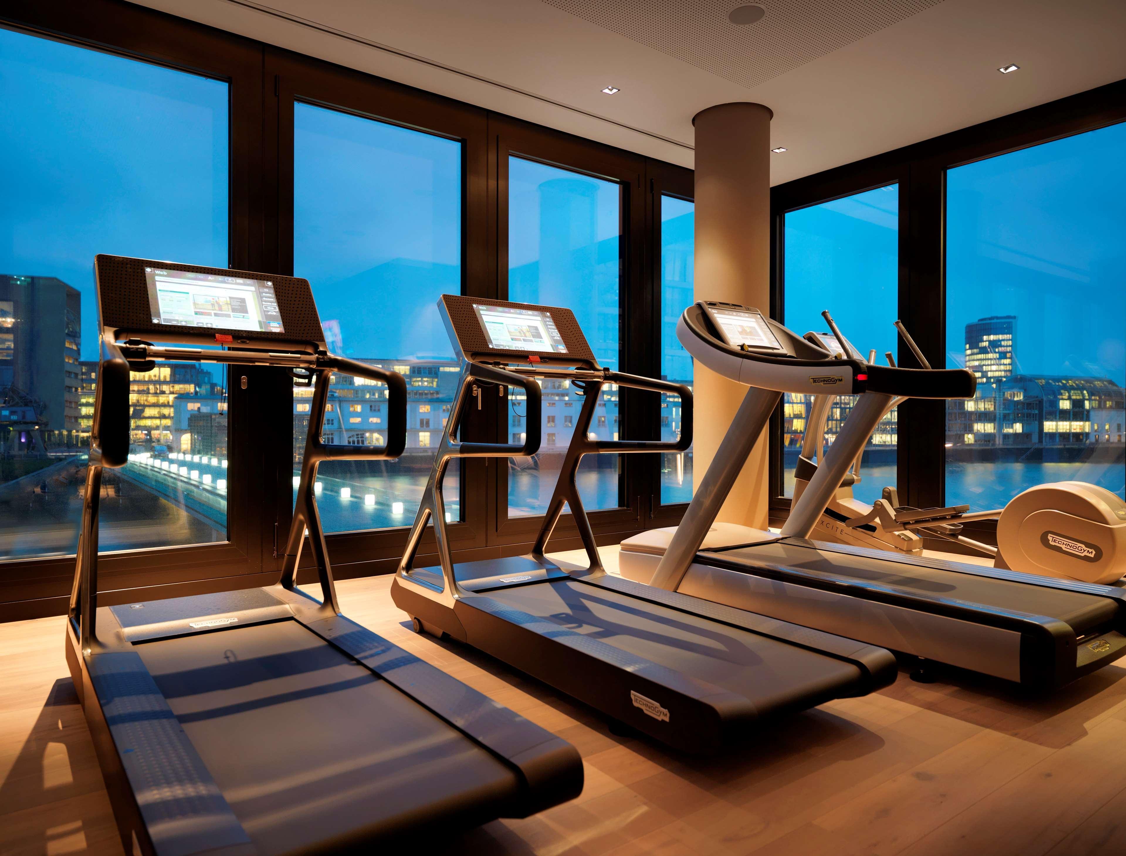 Hyatt Regency Dusseldorf Hotel Luaran gambar The gym at The Landmark, Hong Kong
