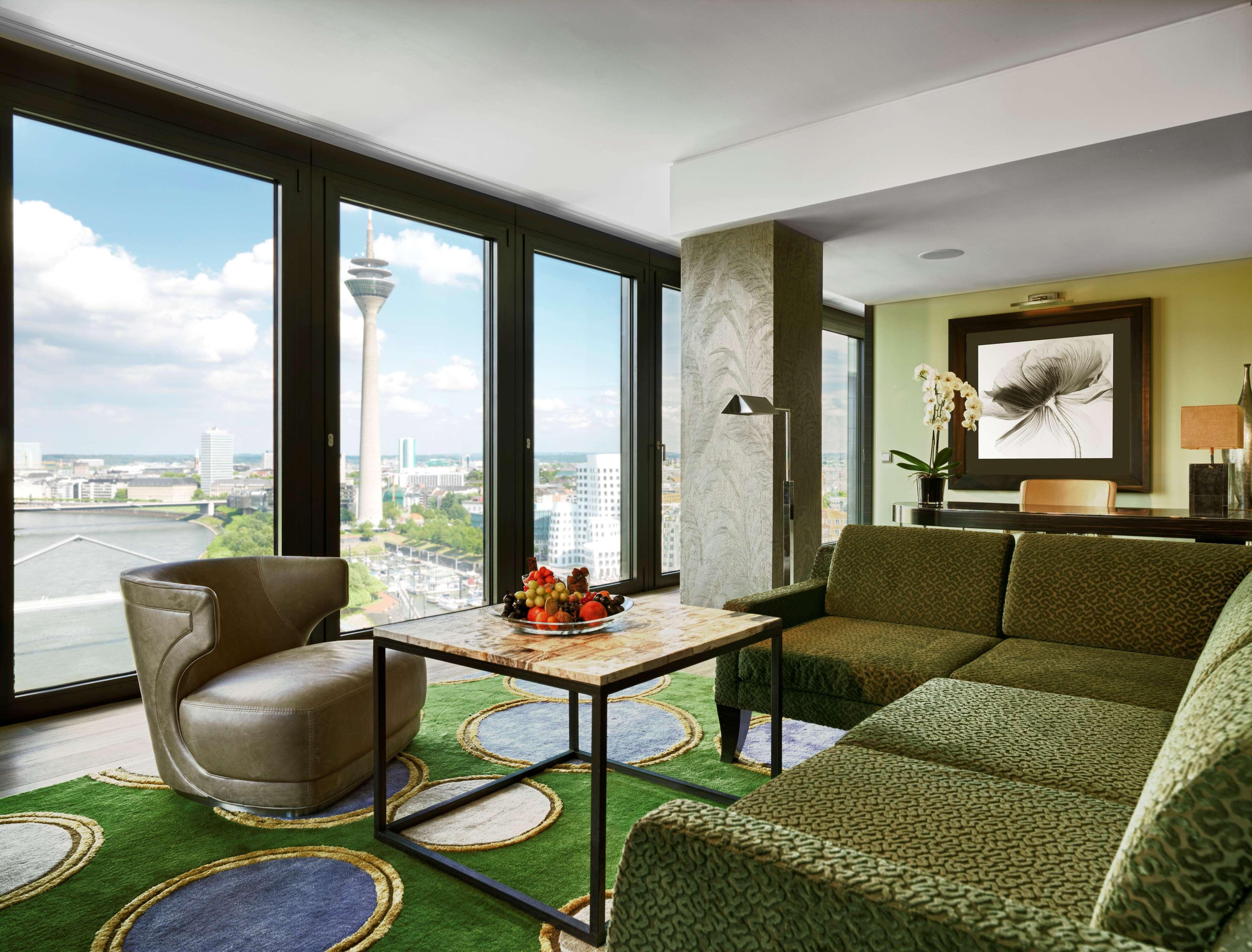 Hyatt Regency Dusseldorf Hotel Luaran gambar A suite at the MGM Grand Hotel