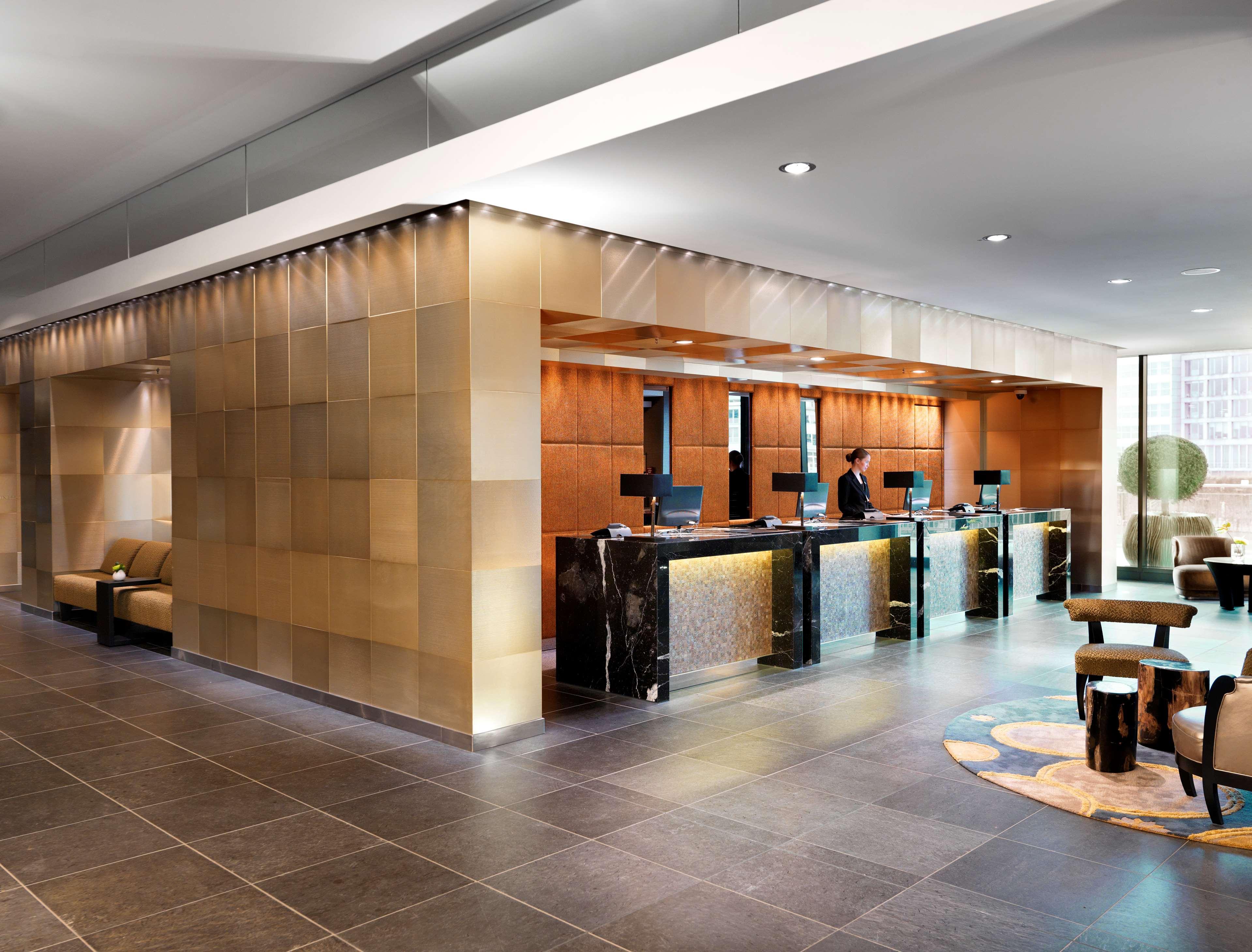 Hyatt Regency Dusseldorf Hotel Luaran gambar The lounge at the airport