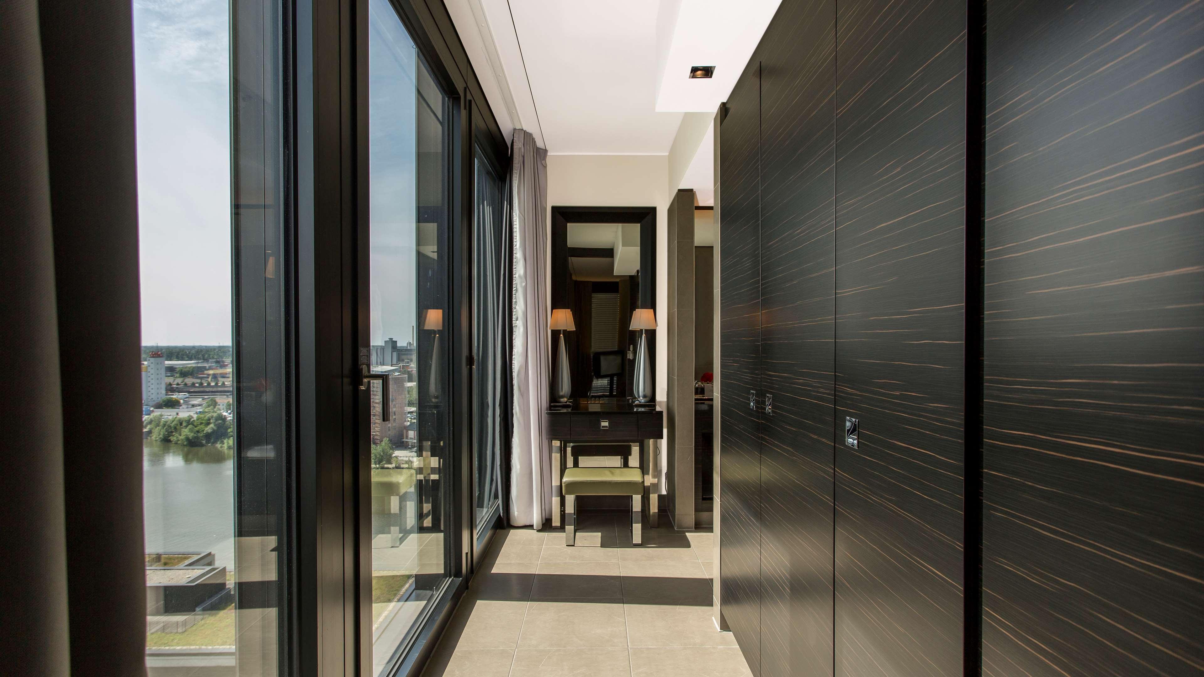 Hyatt Regency Dusseldorf Hotel Luaran gambar Interior of a suite