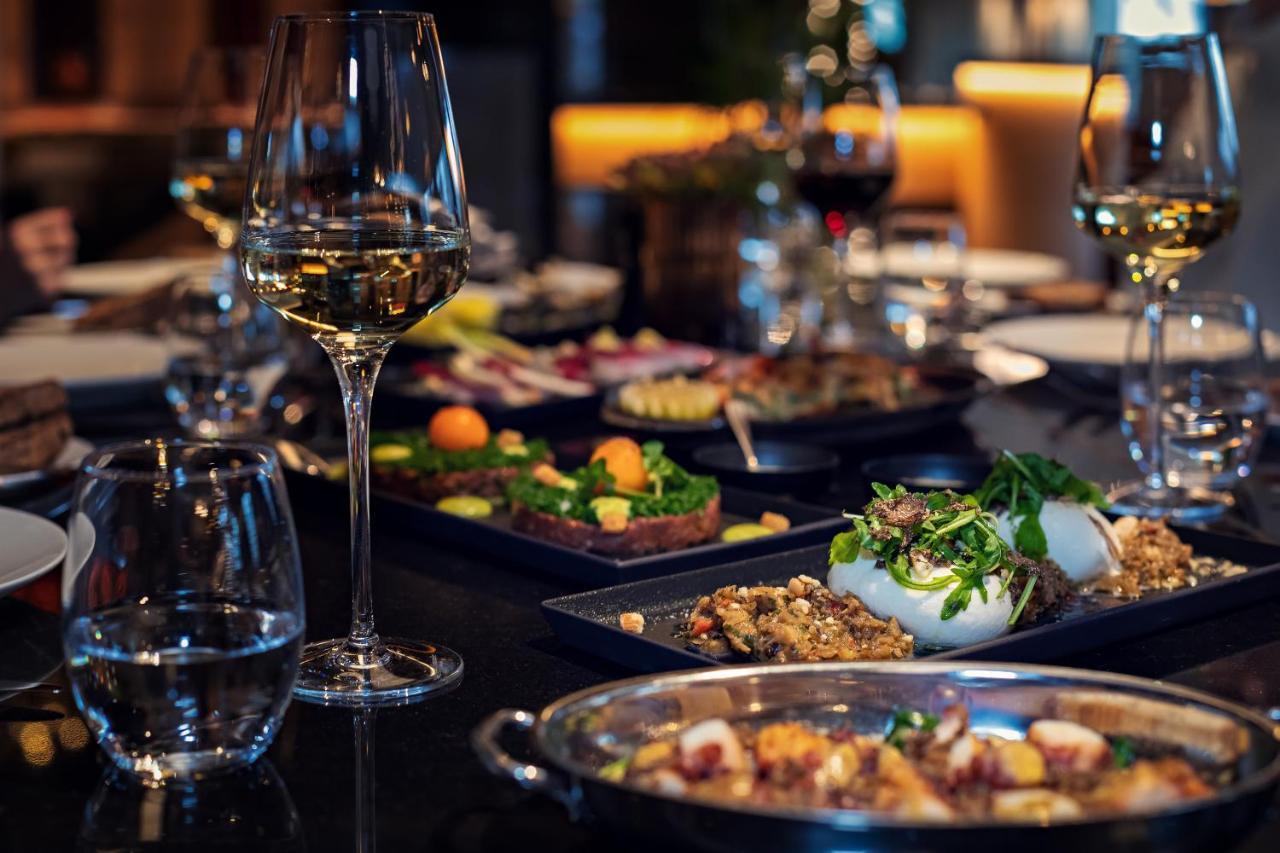 Hyatt Regency Dusseldorf Hotel Luaran gambar A selection of tapas