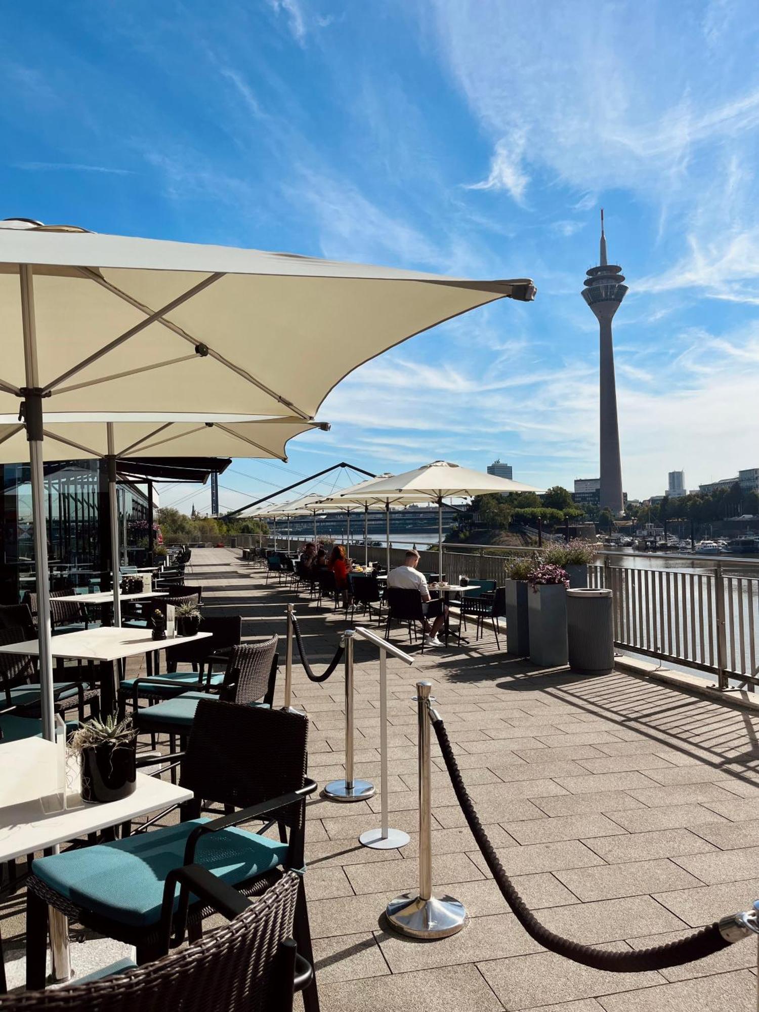 Hyatt Regency Dusseldorf Hotel Luaran gambar Restaurant on the Rhine